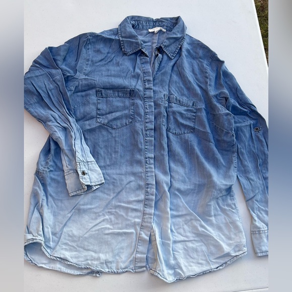 Beachlunchlounge Light Blue Chambray Top - Picture 1 of 4